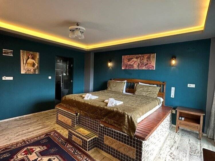 Номер Deluxe, Rebetika Hotel & Bistro