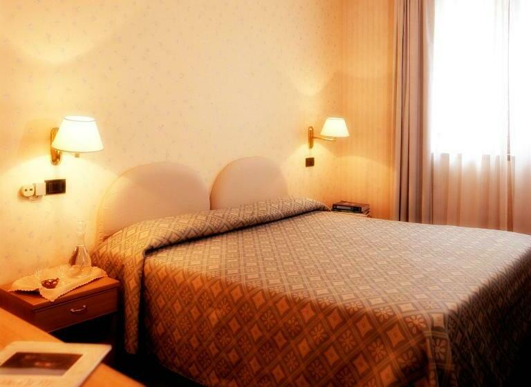 غرفة قياسية, Ristorante La Lanterna