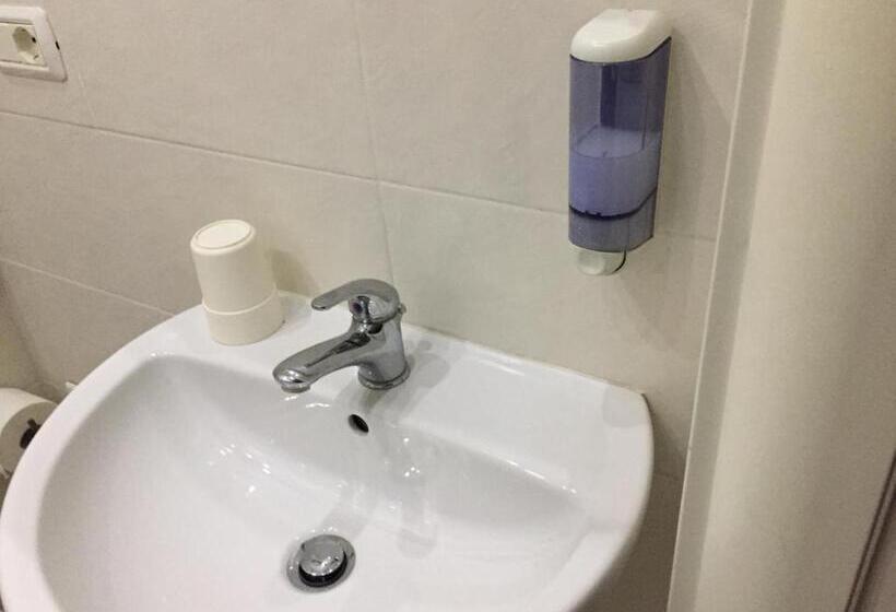 Standard Single Room, Viking