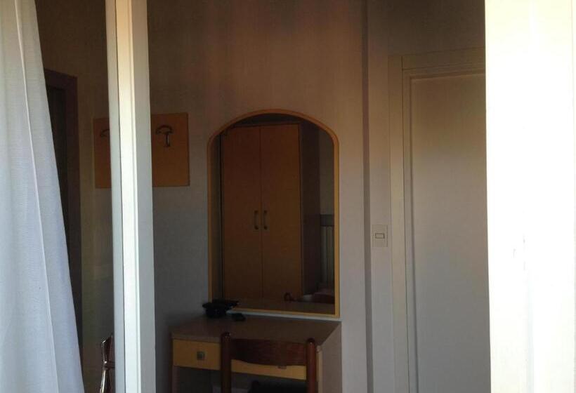 Standard Single Room, Viking