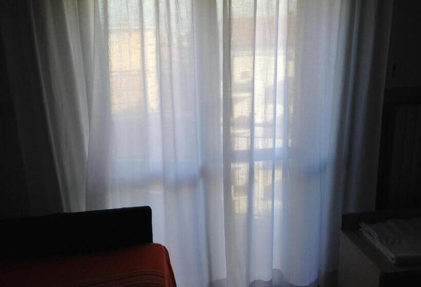 Standard Single Room, Viking