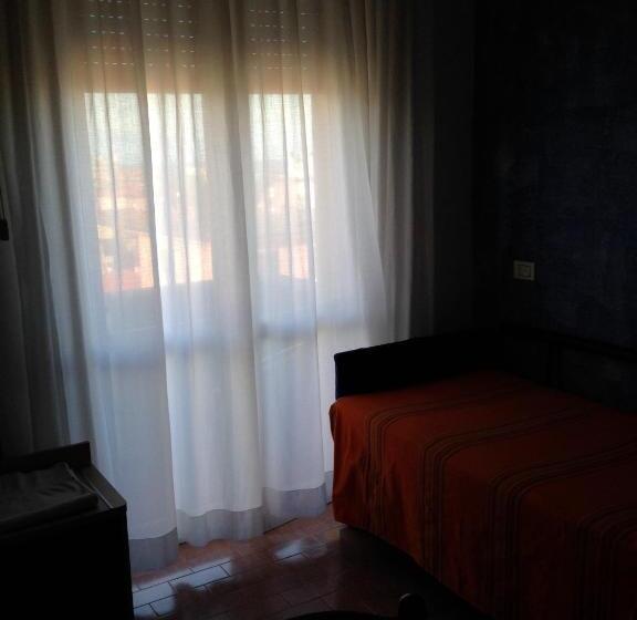 Standard Single Room, Viking