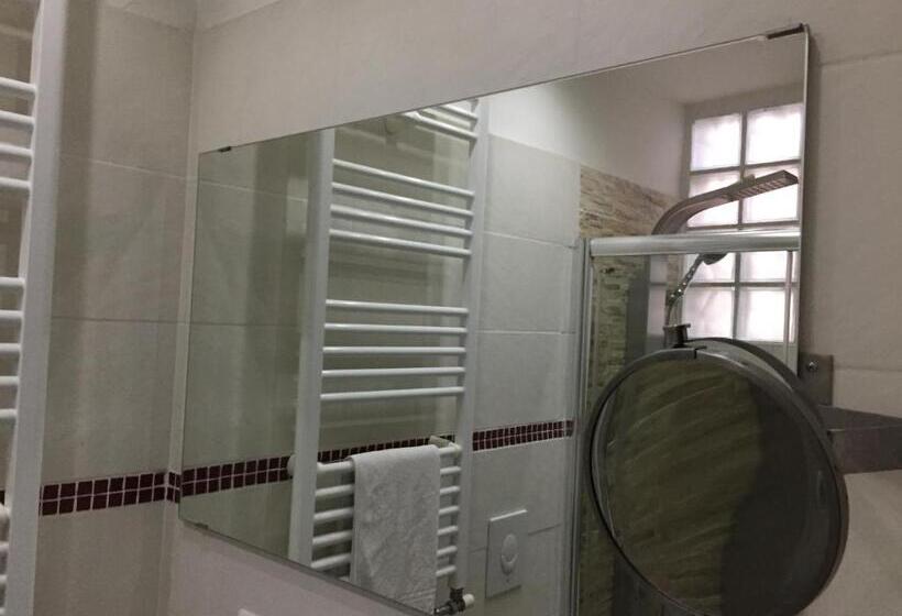 Economy Triple Room, Viking