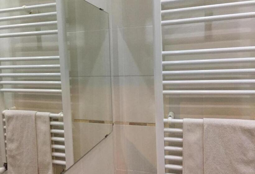 Economy Triple Room, Viking