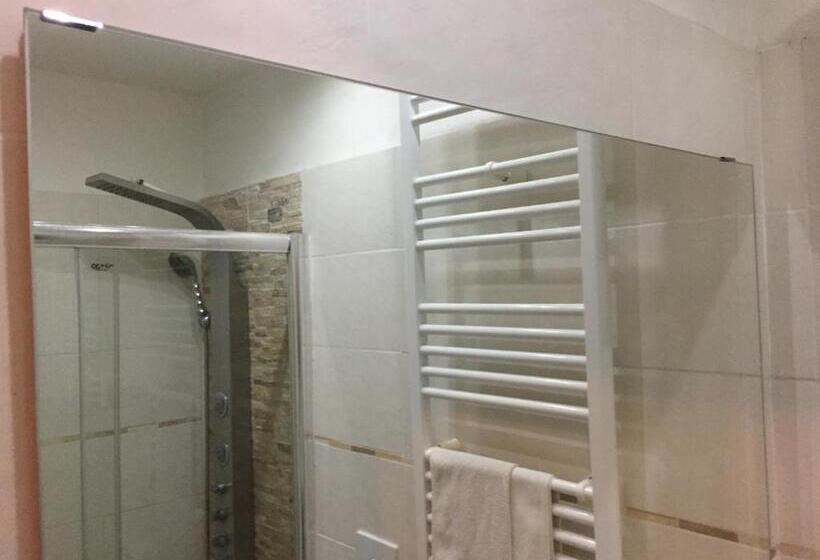 Economy Triple Room, Viking