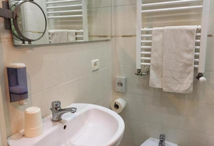 Economy Triple Room, Viking