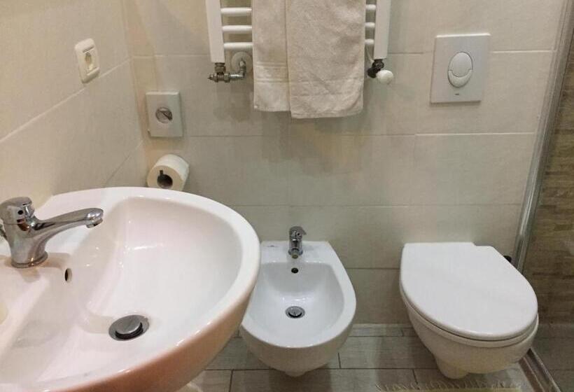 Economy Quadruple Room, Viking