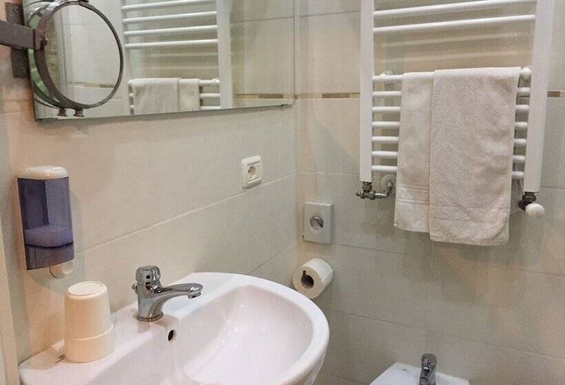 Standard Single Room, Viking