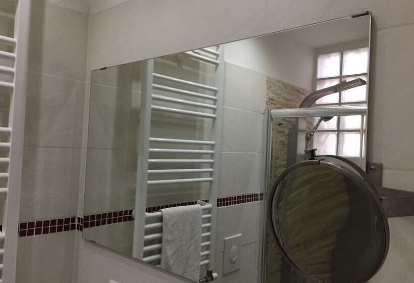 Standard Single Room, Viking