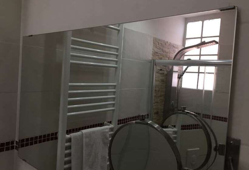 Standard Single Room, Viking