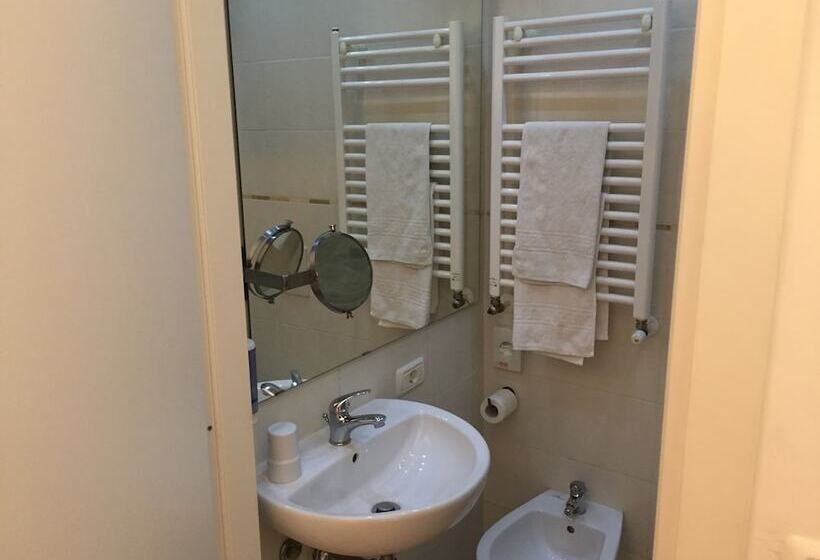 Standard Single Room, Viking