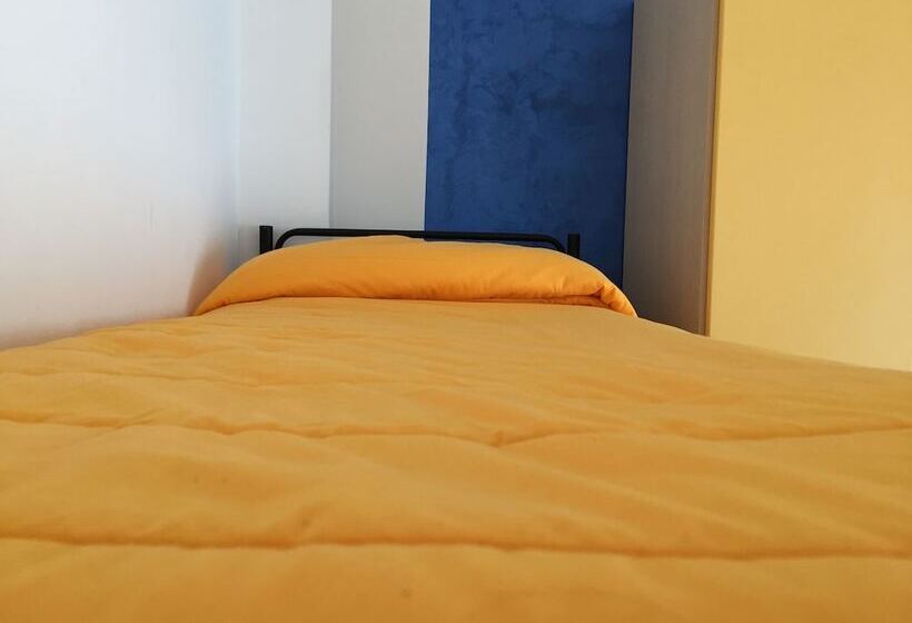 Standard Single Room, Viking