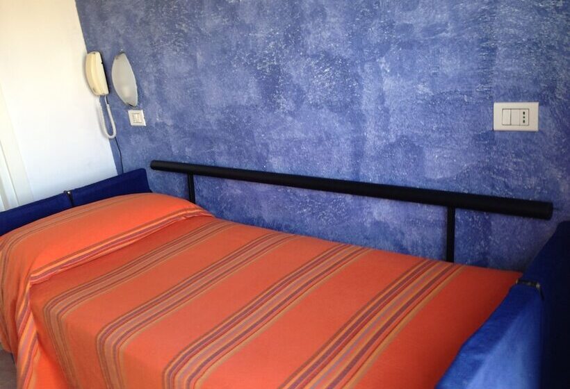 Standard Single Room, Viking