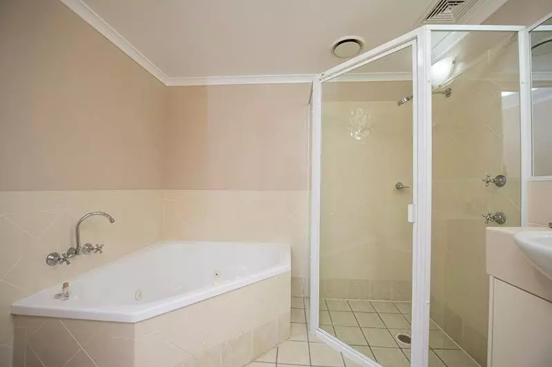 اتاق استاندارد با وان آب گرم, Harbour Sails Motor Inn