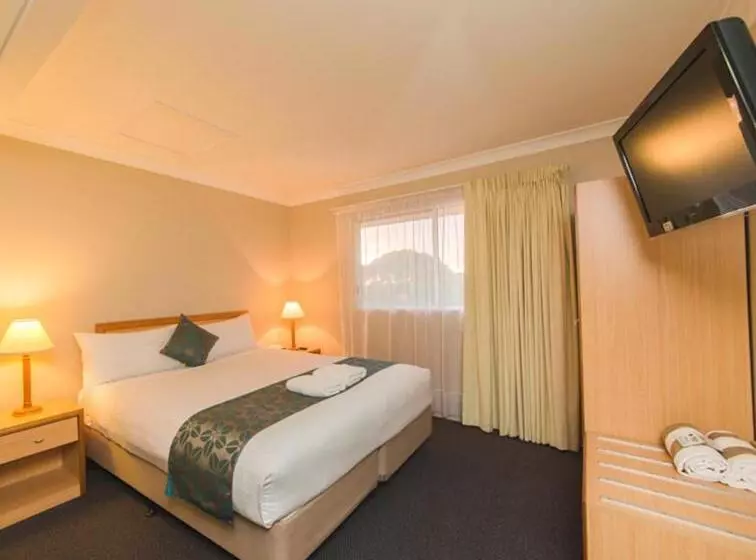 استودیوی لوکس, Harbour Sails Motor Inn