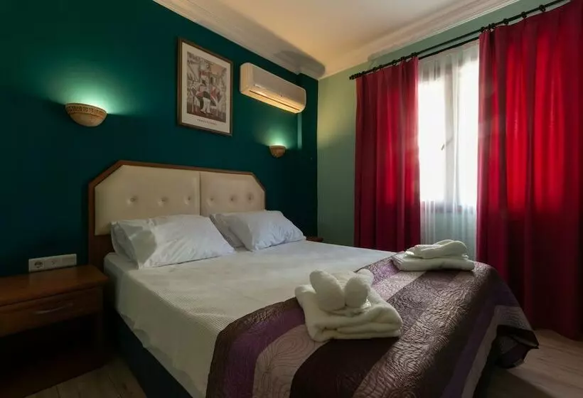 Basic-huone, Rebetika Hotel & Bistro