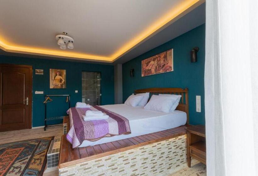 带大床的豪华间, Rebetika Hotel & Bistro