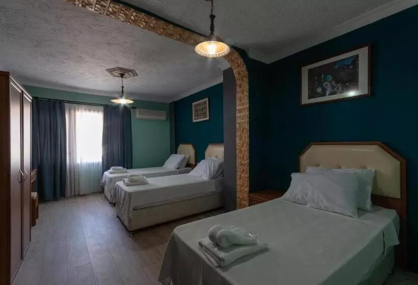 Standard Kolmen Hengen Huone Parveke, Rebetika Hotel & Bistro