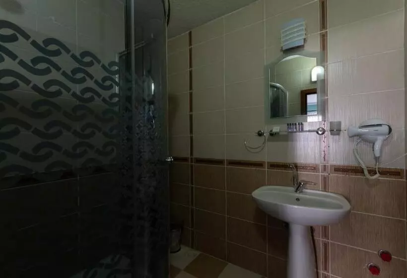 Standard Kolmen Hengen Huone Parveke, Rebetika Hotel & Bistro