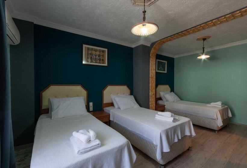 Трехместный Номер Стандарт с Балконом, Rebetika Hotel & Bistro