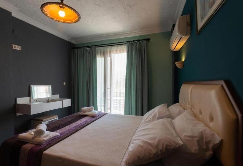 标准间带阳台, Rebetika Hotel & Bistro