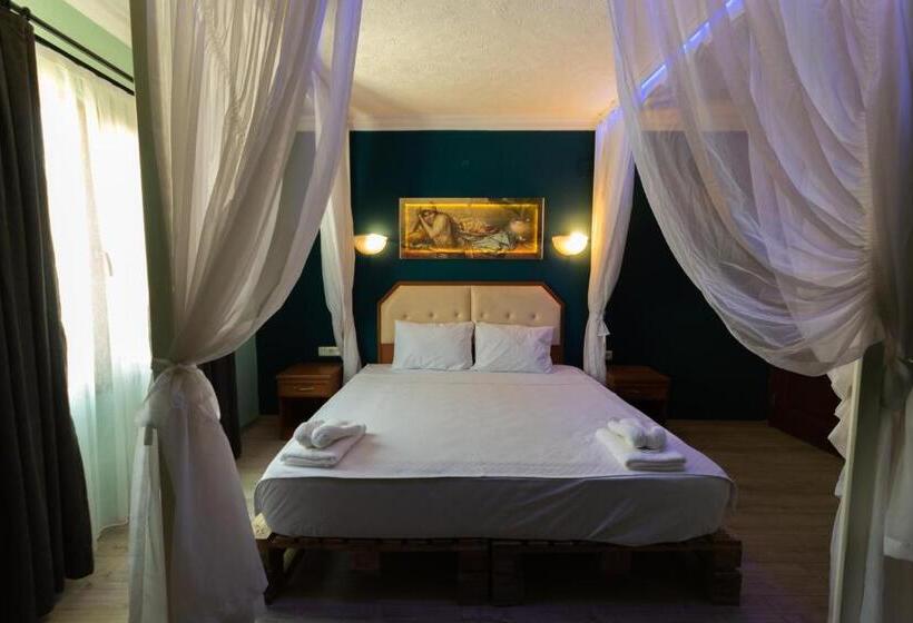 Номер Стандарт, Rebetika Hotel & Bistro