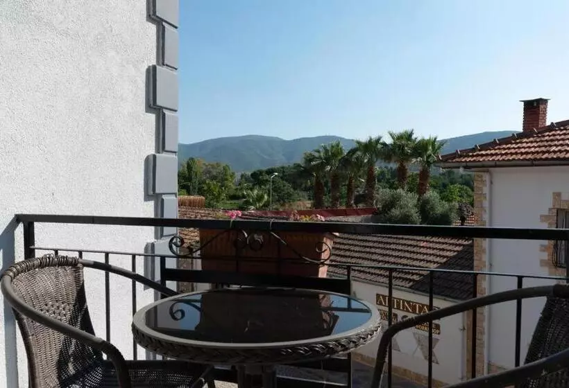 Perhehuone, Rebetika Hotel & Bistro