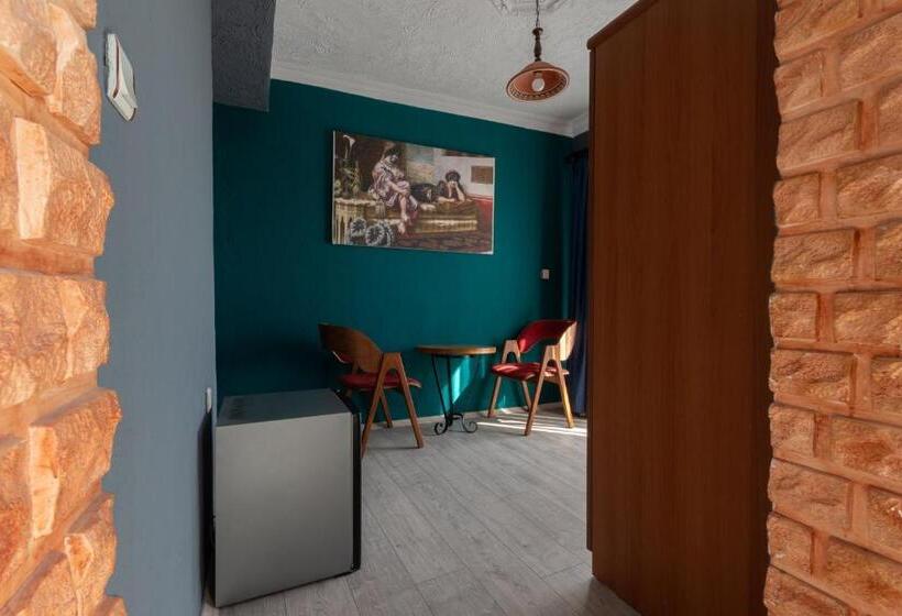 Семейный Номер, Rebetika Hotel & Bistro