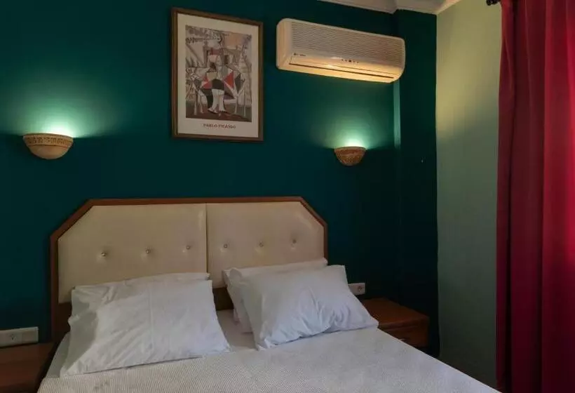 Basic-huone, Rebetika Hotel & Bistro
