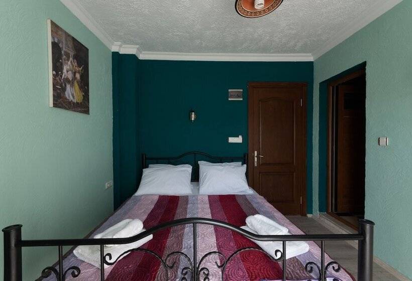 Семейный Номер, Rebetika Hotel & Bistro