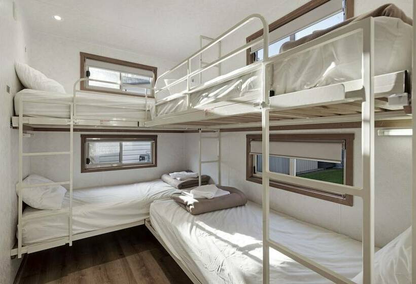 小室, Discovery Parks Eden