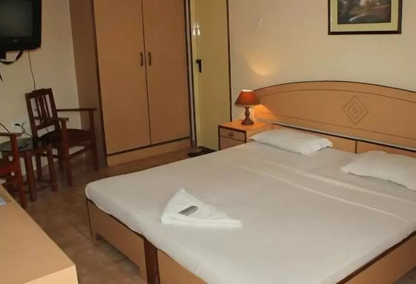 Chambre Standard, Amigo Plaza