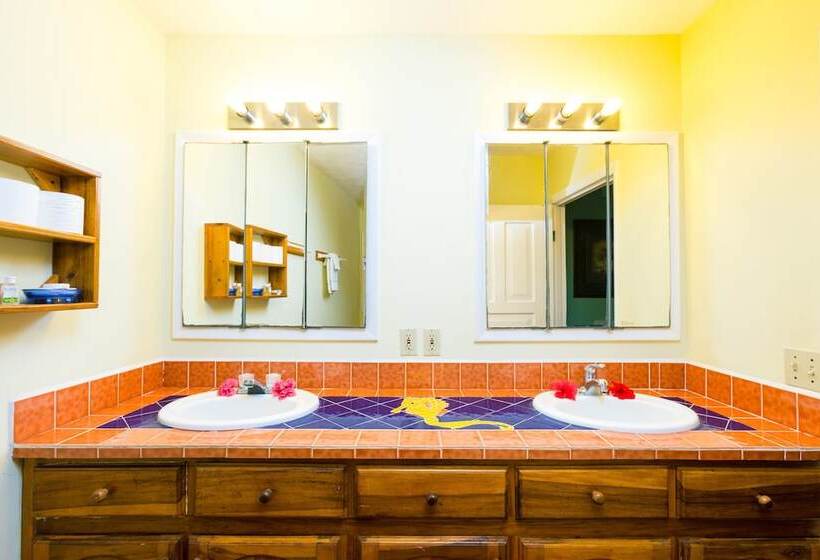 خانه 2 خوابه, Bananarama Dive & Beach Resort