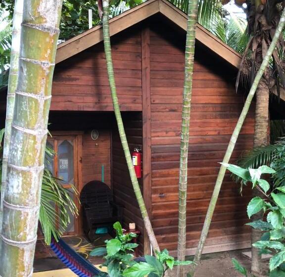 بانگلوی استاندارد, Bananarama Dive & Beach Resort