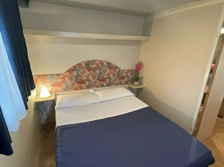 Talo 1 Makuuhuone, Camping Village Punta Navaccia