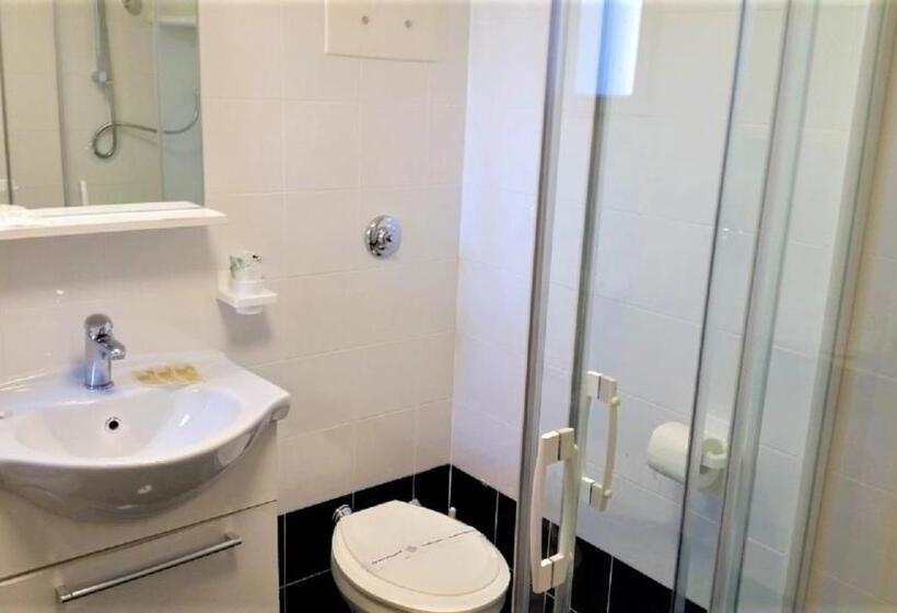 Четырехместный Номер Стандарт, Danubio