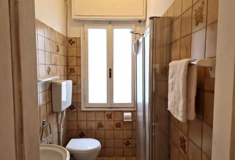 Camera Standard Bagno Esterno, Danubio