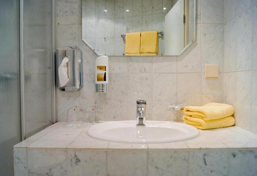 标准三人间, Deutsches Haus Mittweida