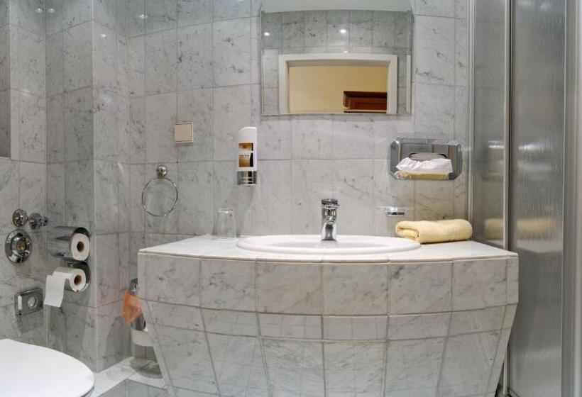 标准三人间, Deutsches Haus Mittweida