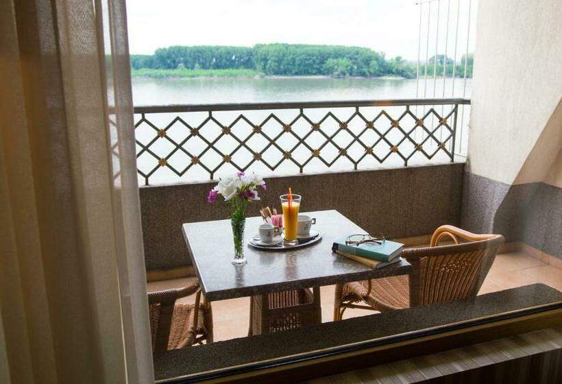 デラックスルーム, Drustar