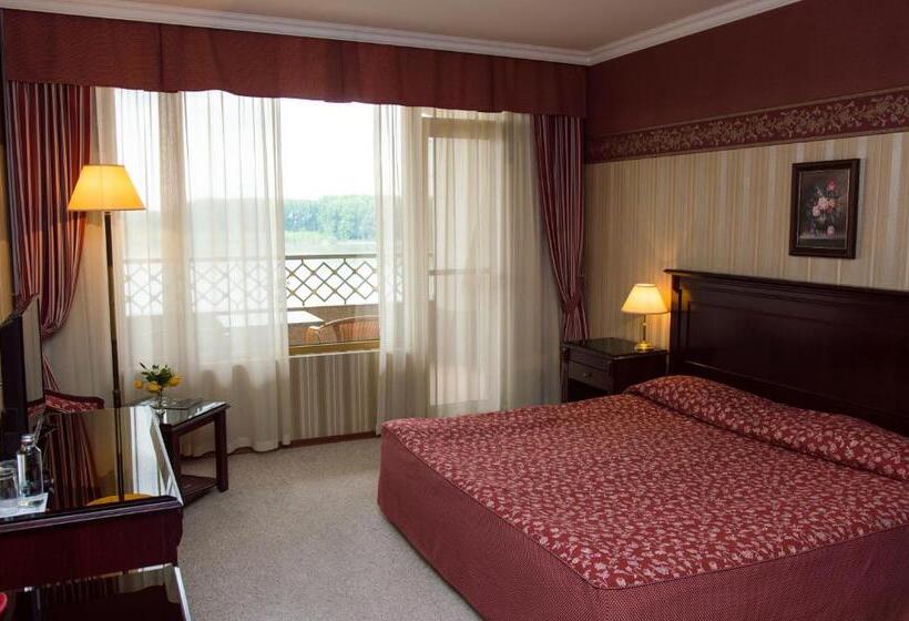 デラックスルーム, Drustar