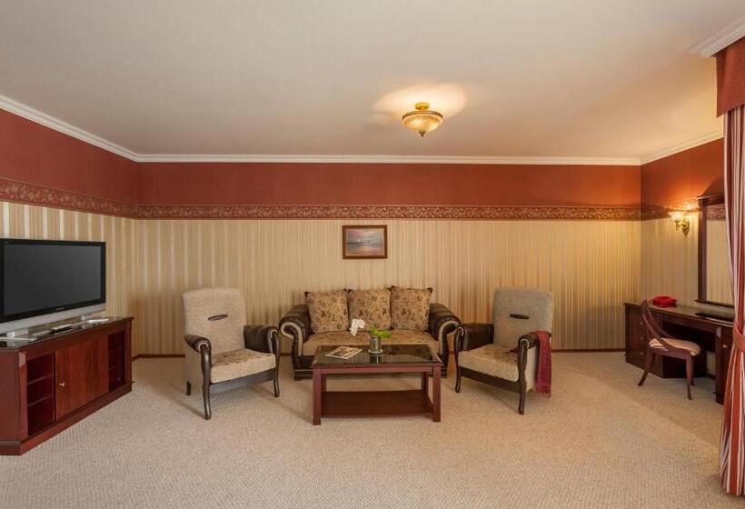 デラックススイート, Drustar