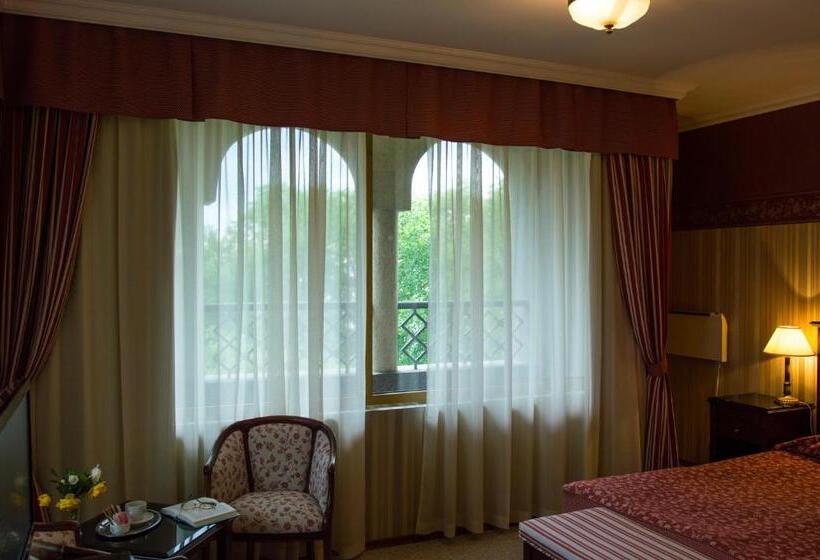 デラックススイート, Drustar