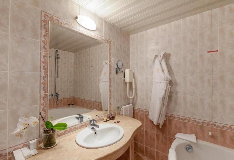 デラックススイート, Drustar