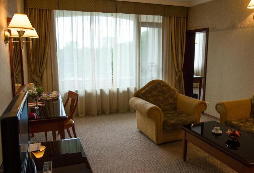 ジュニアスイート, Drustar