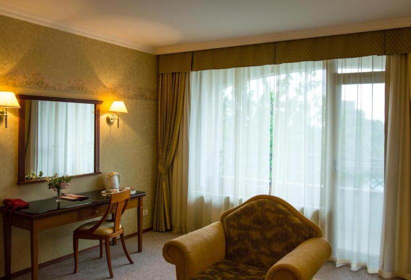 ジュニアスイート, Drustar