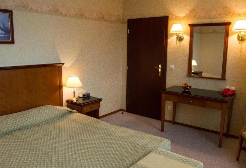 ジュニアスイート, Drustar