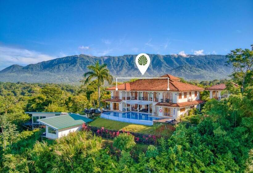 جناح جونيور مطلّ علي البحر, El Castillo Luxury Boutique