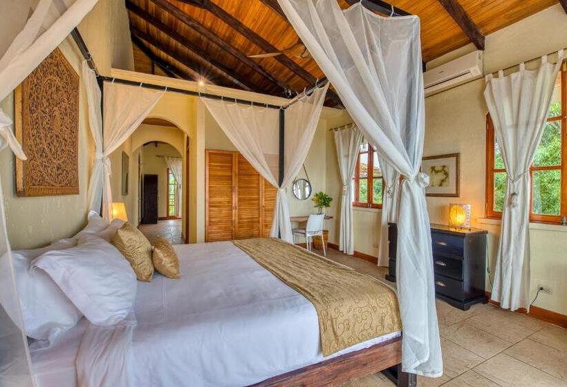 جناح جونيور مطلّ علي البحر, El Castillo Luxury Boutique