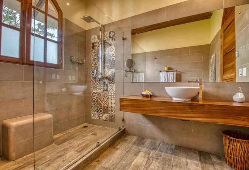 جناح جونيور مطلّ علي البحر, El Castillo Luxury Boutique